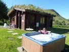 Log Cabin Benearb with Hot Tub & Sauna in the Cairngorms